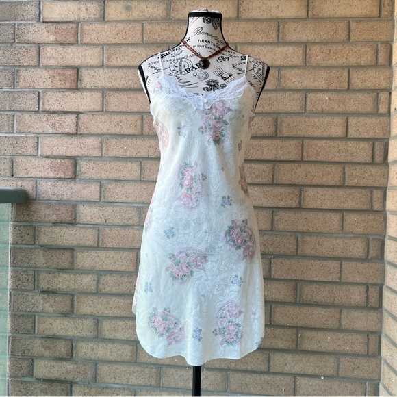 Vintage White and  pink floral paisley lace slip dress with adjustable straps - Picture 1 of 7